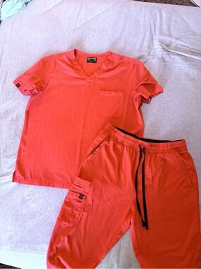 Hypothesis Red Men's scrub set